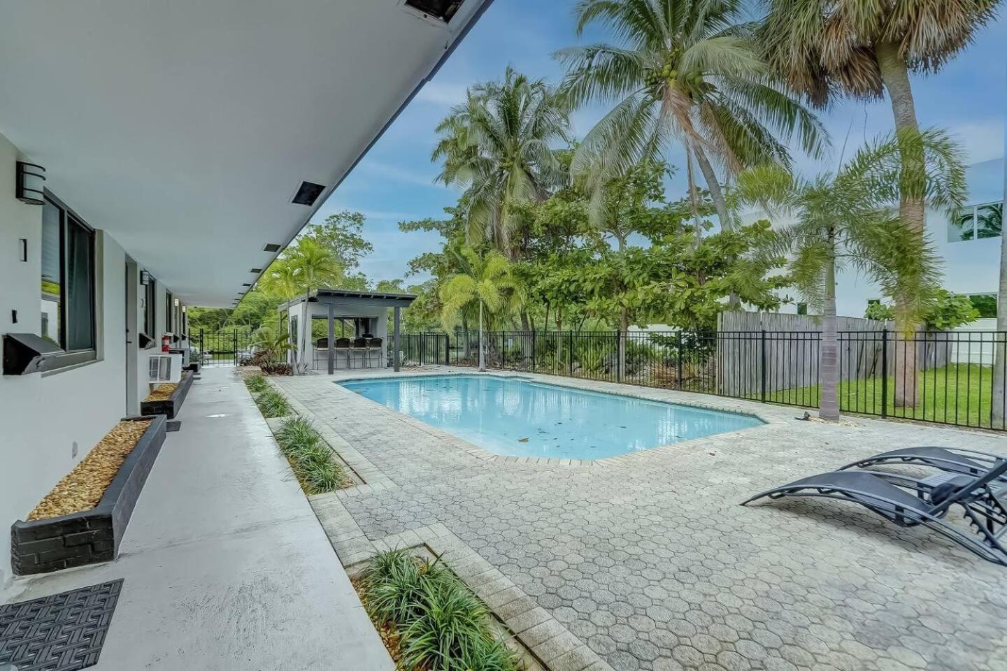Waterfront Deck Pool Kayak Apartment *