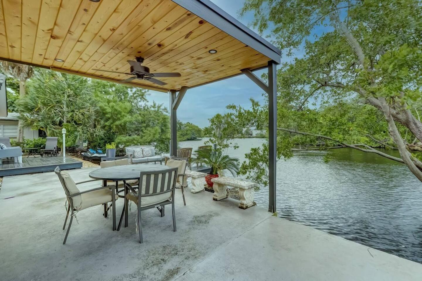 Apartment Waterfront Deck Pool Kayak Fort Lauderdale