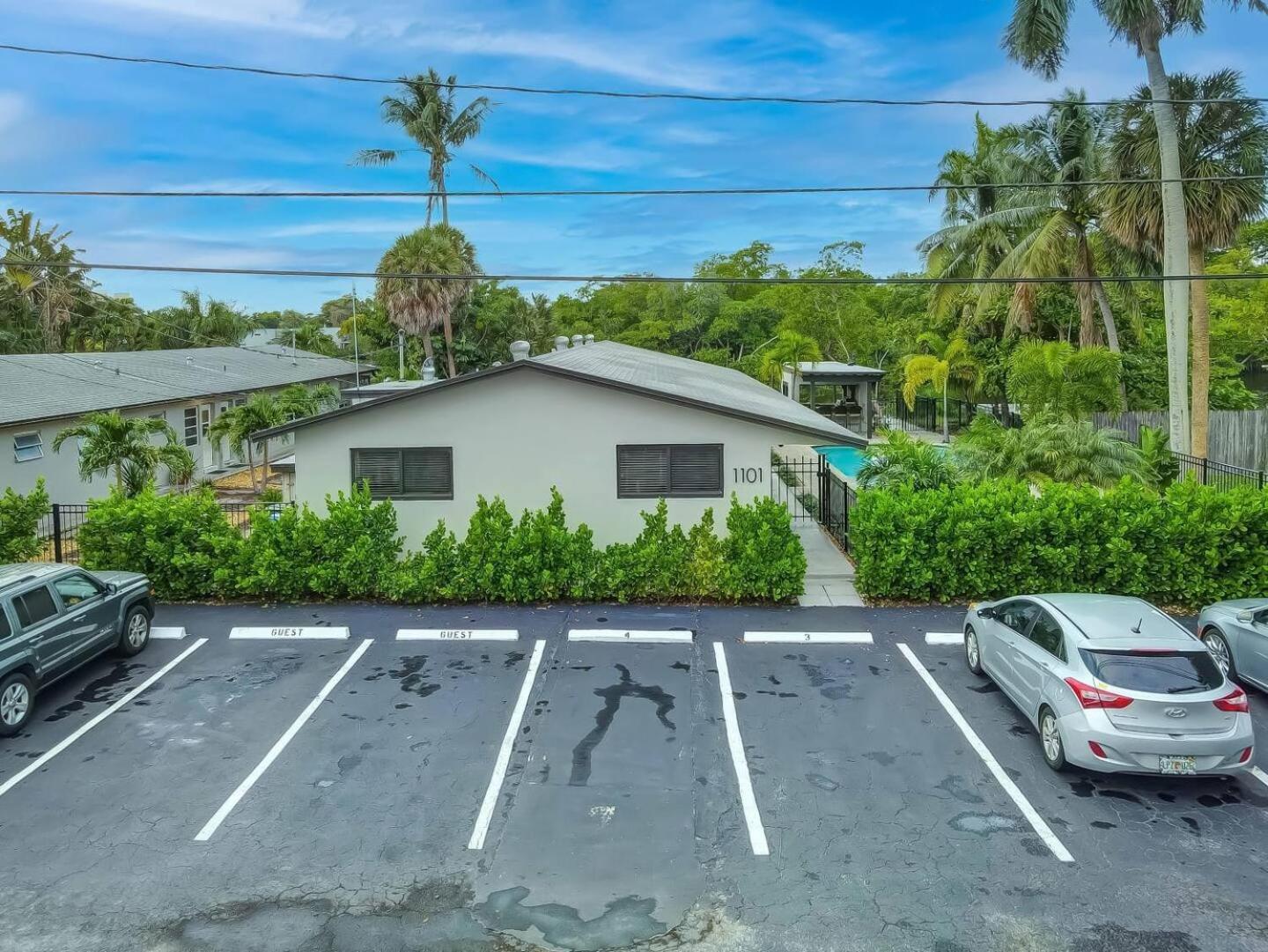 Apartment Waterfront Deck Pool Kayak Fort Lauderdale
