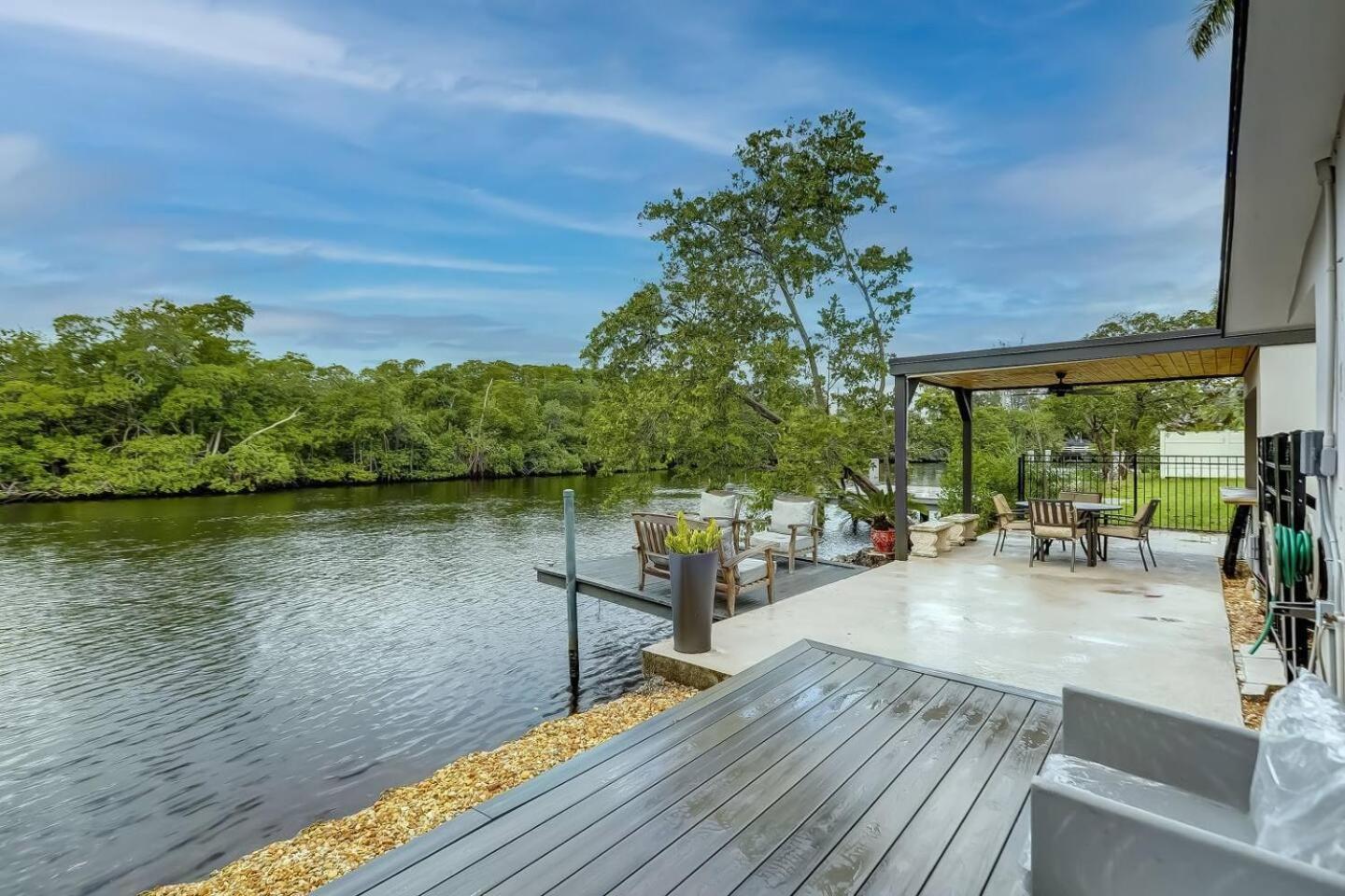 Appartement Waterfront Deck Pool Kayak